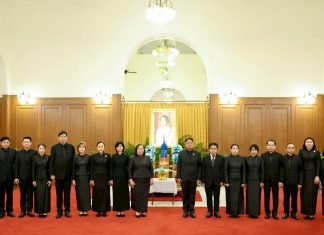 ออมสิน ถวายพวงมาลัย และลงนามถวายความอาลัย แด่สมเด็จพระนางเจ้าสิริกิติ์ พระบรมราชินีนาถ พระบรมราชชนนีพันปีหลวง