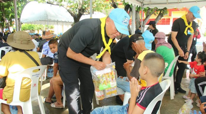 ผบช.ภ.1 พล.ต.ท.วัฒนา ยี่จีน ลงพื้นที่ตรวจเยี่ยม-ติดตามสถานการณ์น้ำท่วมอยุธยา-อ่างทอง พร้อมมอบถุงยังชีพช่วยเหลือประชาชน