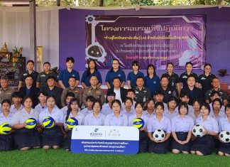 ฟอลคอนประกันภัย สาขาฉะเชิงเทรา สนับสนุนโครงการอบรมเชิงปฏิบัติการ “ก้าวสู่โลกปัญญาประดิษฐ์ (AI)” ให้แก่นักเรียน โรงเรียนมัธยมพระราชทานนายาว จ. ฉะเชิงเทรา