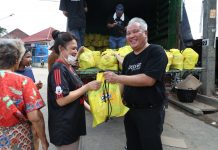 ผว.กคช. จับมือภาคเอกชน ลงพื้นที่หาดใหญ่มอบถุงปันสุข-น้ำดื่ม