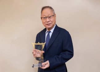 ชัย โสภณพนิช ได้รับการยกย่องเป็นพ่อตัวอย่างกรุงเทพมหานคร เขตสาทร จากการเป็นผู้นำครอบครัวและองค์กร รวมถึงทำคุณประโยชน์ต่อสังคมรอบด้าน