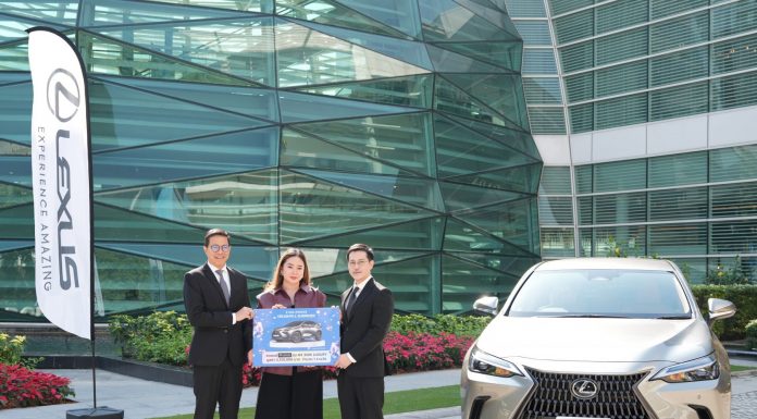 คิง เพาเวอร์ ร่วมกับ เลกซัส มอบรถยนต์ แก่สมาชิก POWER PASS เนื่องในโอกาสเฉลิมฉลองครบรอบ 36 ปี