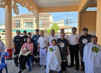 “ป่อเต็กตึ๊ง” ผนึกกำลังเครือข่ายสุราษฎร์ธานี ออกหน่วยแพทย์เคลื่อนที่ดูแลประชาชนฟรี กว่า 643 ราย