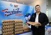 ปธ.เดชา นำทีม SME D Bank ชอปกระหน่ำในงาน “SME D Market” ช่วยผู้ประกอบการเพิ่มยอดขาย ช่วยประชนชนลดค่าครองชีพ ปลุกเศรษฐกิจไทยคึกคัก