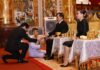 ผู้แทนไทยประกันชีวิตเฝ้าฯ รับเสด็จพระบาทสมเด็จพระเจ้าอยู่หัว และสมเด็จพระนางเจ้าฯ พระบรมราชินี ในพิธีเปิดศาลเจ้าไต้ฮงกงหยกขาว เฉลิมพระเกียรติ 72 พรรษา