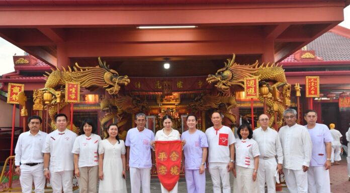 ผู้ว่าการ ททท. ร่วมสืบสาน “ประเพณีกินผักจังหวัดพังงา” เป็นประธานพิธียกเสาโกเต้ง 186 ปี ศาลเจ้ากระโสมเต้าโบ้เก้ง จ.พังงา